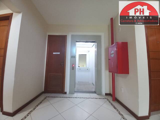 Elevador e Depósito de lixo no andar